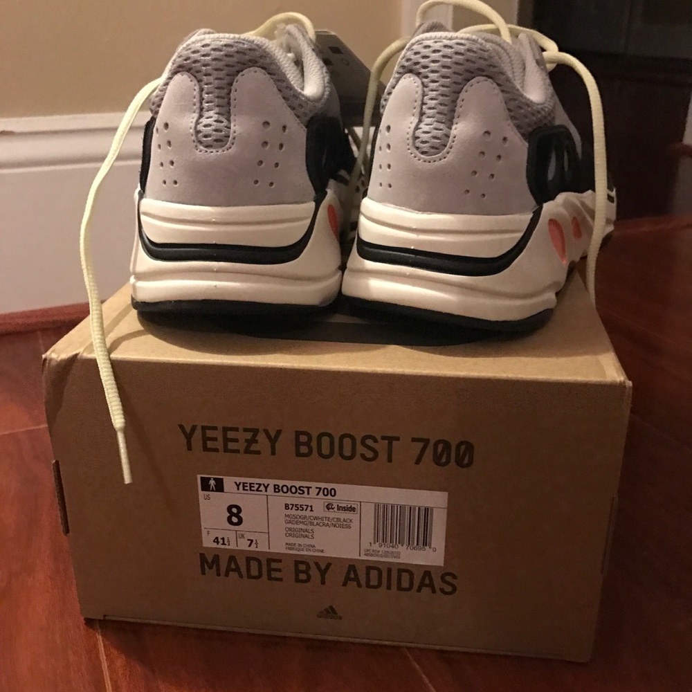Yeezy 700- unworn